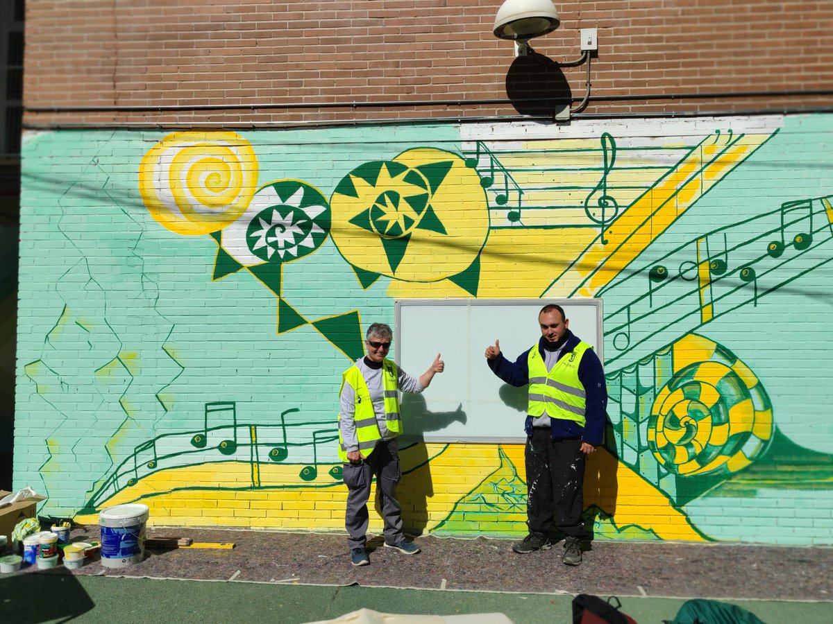 UDCHortaleza's tweet photo. 🎨Así ha quedado el mural que hemos realizado en el patio del CEIP Garcilaso @AMPAGARCILASO
🌻Seguimos creando colores (y sombras) y reverdeciendo los espacios.
Subvenciona Área de Gobierno @MADRID Coordinación Territorial y Desconcentración en @JMDHortaleza
Gestión @AsocElOlivar https://t.co/bfzl2FtNGK