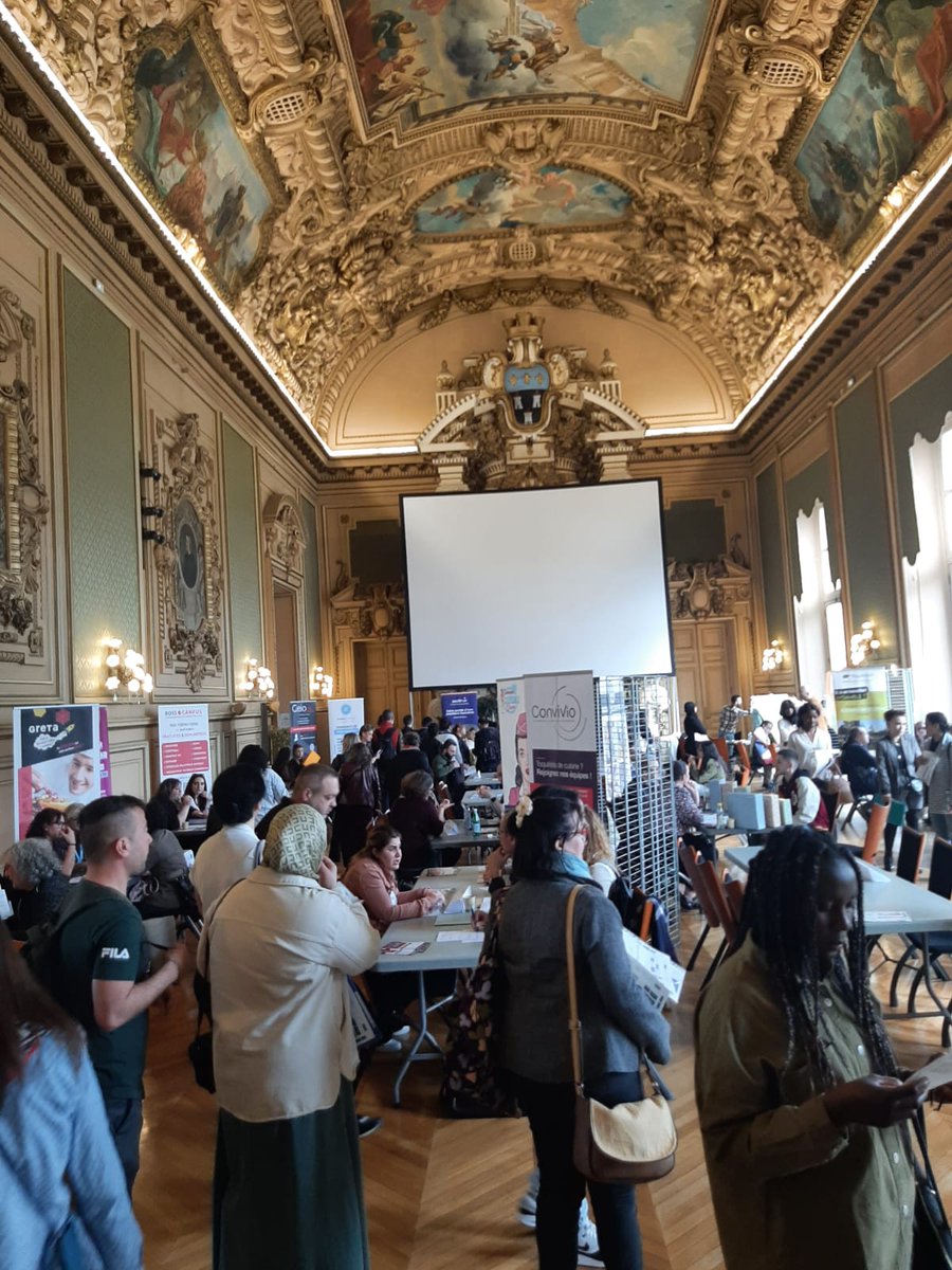 GuiblinFranck's tweet photo. ✅️Parce que quand c 'est un beau succès il faut le dire !  BRAVO aux équipes #AvecFranceTravail du bassin de Tours , pour ce Forum #Recrutement  Hôtellerie 🛎 Restauration🍽  métiers en tension  + de 700 personnes pour 40 Entreprises et partenaires @emifinet37 @ErickKraemer https://t.co/XjHfGnl7So