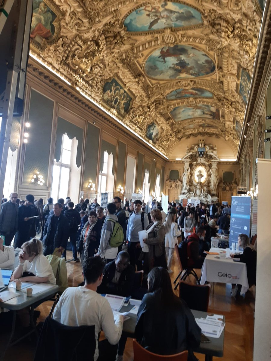 ✅️Parce que quand c 'est un beau succès il faut le dire !  BRAVO aux équipes #AvecFranceTravail du bassin de Tours , pour ce Forum #Recrutement  Hôtellerie 🛎 Restauration🍽  métiers en tension  + de 700 personnes pour 40 Entreprises et partenaires <a href="/emifinet37/">Emilie CAO</a> <a href="/ErickKraemer/">Erick KRAEMER</a>