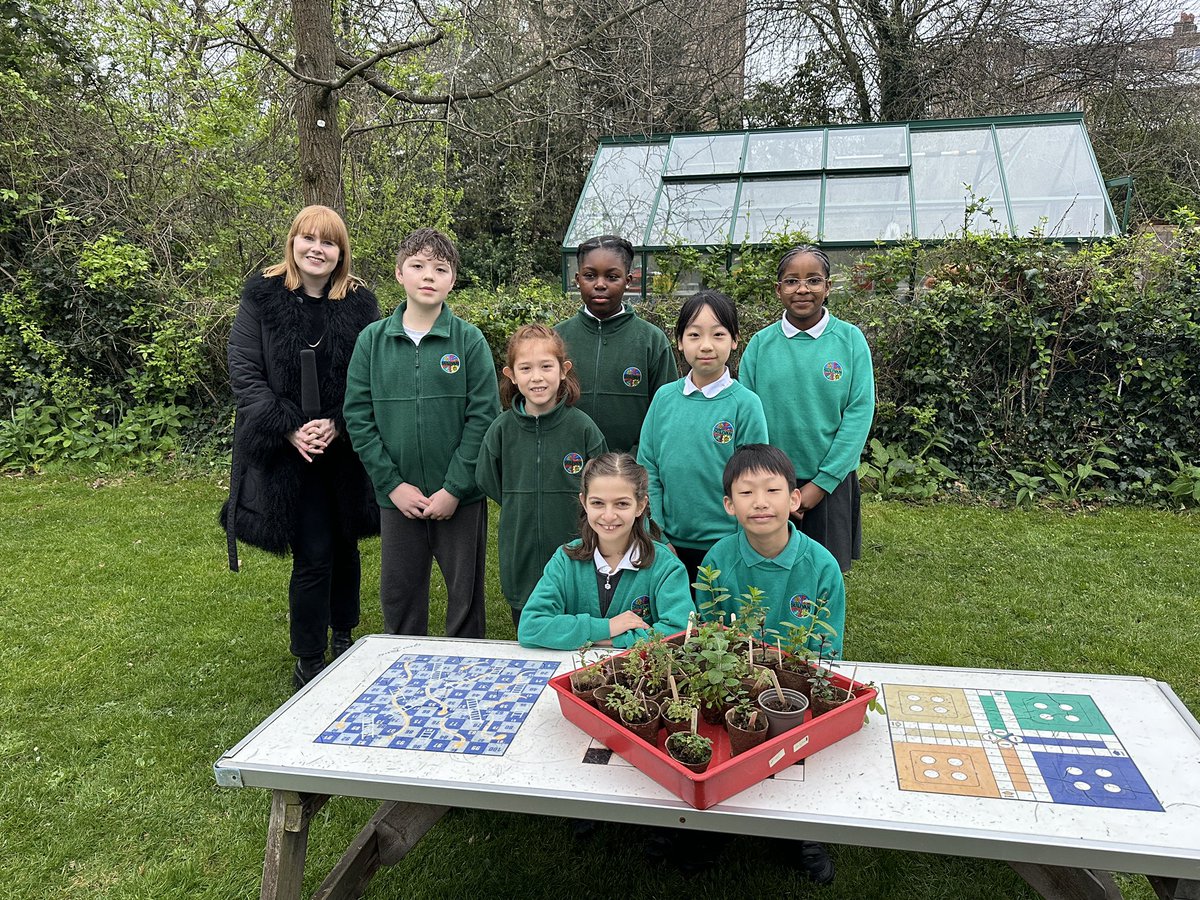 Live for @BBCBreakfast with the amazing pupils at Sulivan Primary School. They’ve designed A No Adults Allowed garden for @The_RHS Chelsea Flower Show.