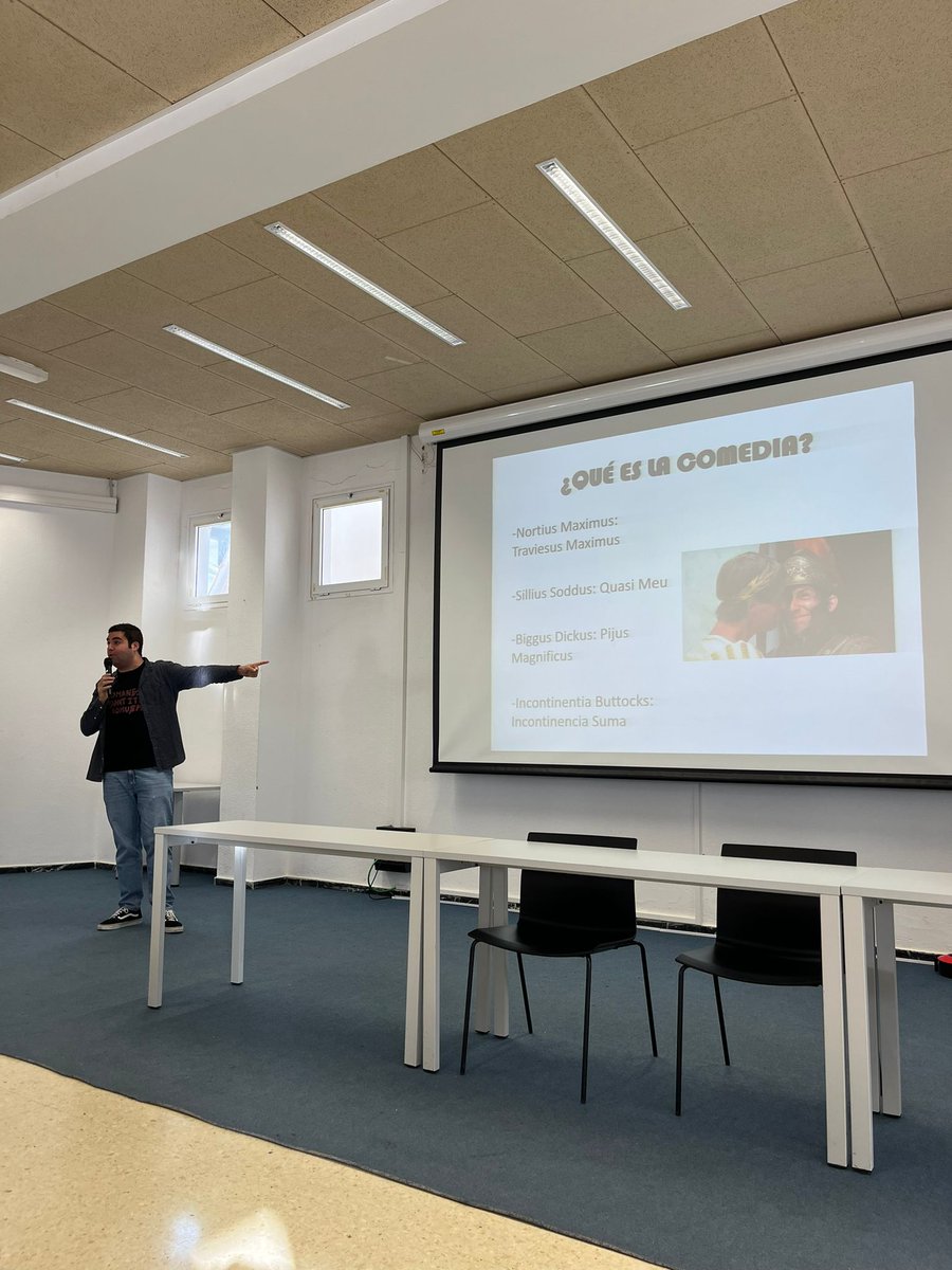 Hoy nos partimos de risa con la loca academia de comedia de <a href="/RayoGarcia/">Yeray García</a>. 🤪🤪