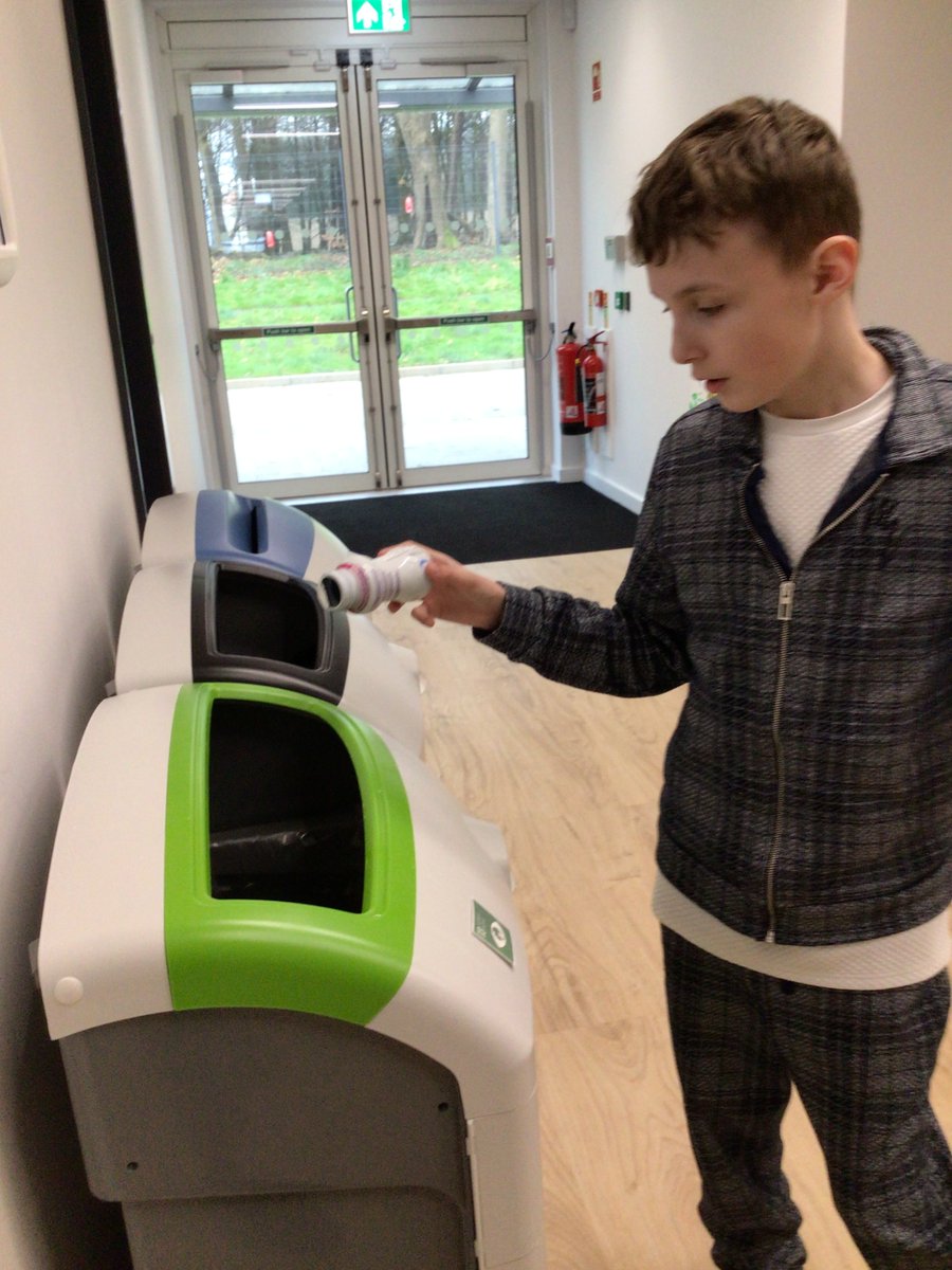 #Springcleanweek Ochiltree have continued to keep up the good work during spring clean week carrying out their daily recycling duties. @LoveWestLothian