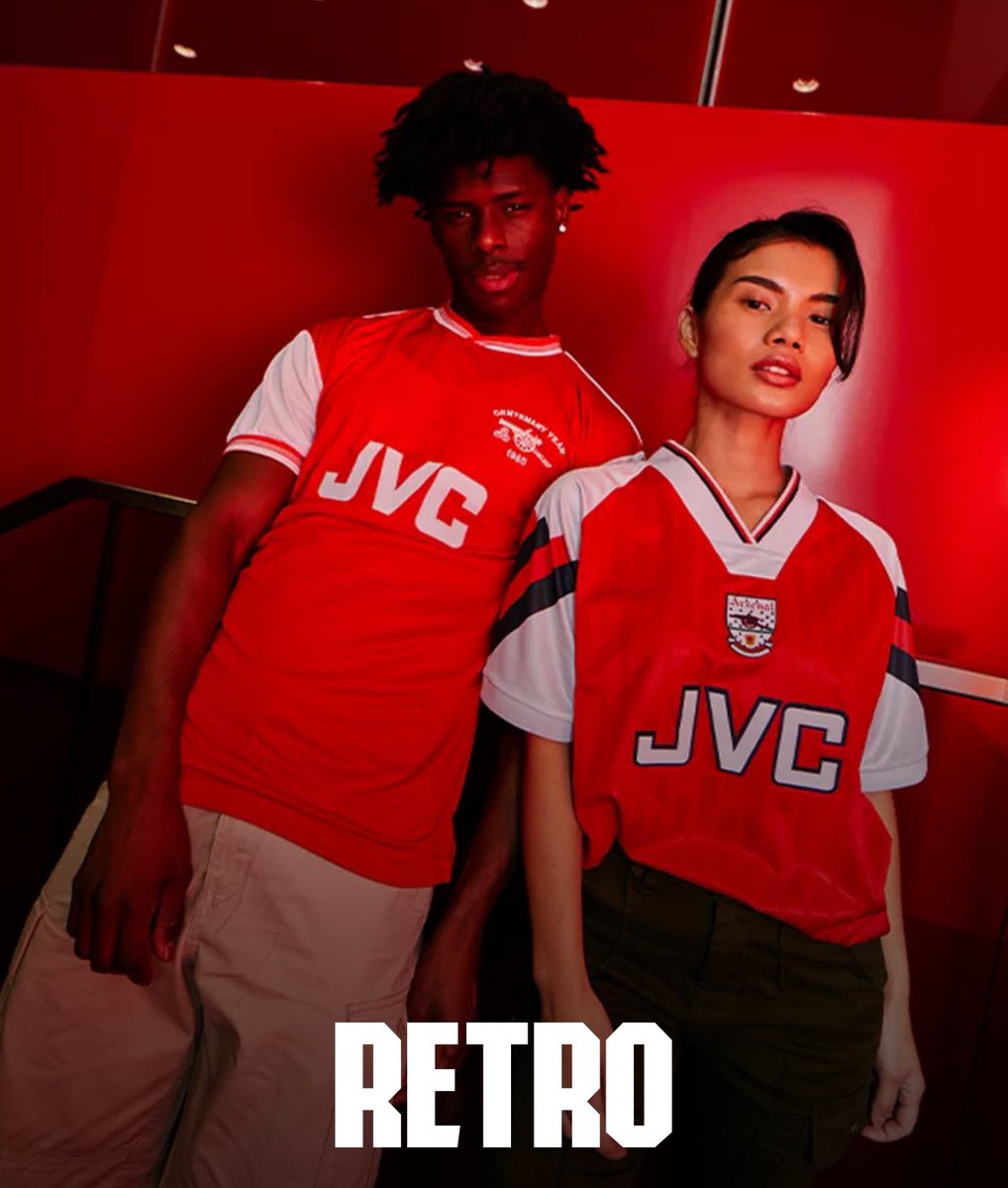 🚨I think its time to do a giveaway! 
No <a href="/Arsenal/">Arsenal</a> games, no problem! 
To have a chance to win, LIKE, RETWEET AND FOLLOW! TWO winners will be announced on Monday. 💪🏽…… Prize?? We are going Retro!👇🏽