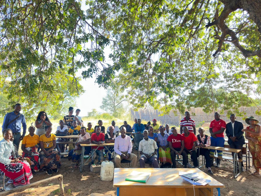 nina_nohayi's tweet photo. As our @CGIAR #FCMInitiative @IWMI led #WP1 research validation with Mbao and Imusho communities in Western Zambia concludes, the urgency of #ClimateAction hits home. The crippling drought not only impacts water sources but also leads to increased human-wildlife conflicts. 💦🇿🇲🌍 https://t.co/kgBdx1KJCk