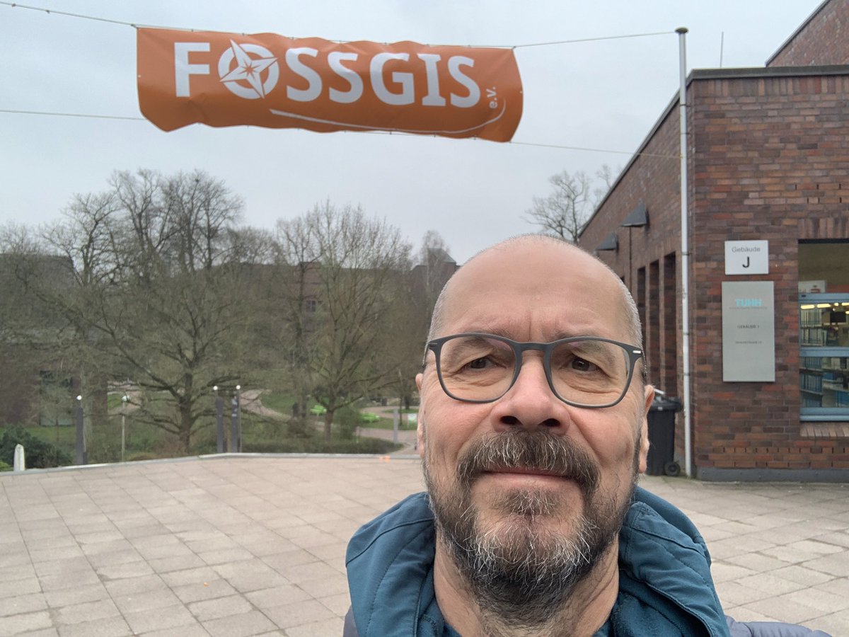 geoObserver_'s tweet image. #FOSSGIS2024 ich bin da, 8:00 war noch alles leer , 10:10 geht’s für mich richtig los #switch2qgis #qgis pretalx.com/fossgis2024/ta…