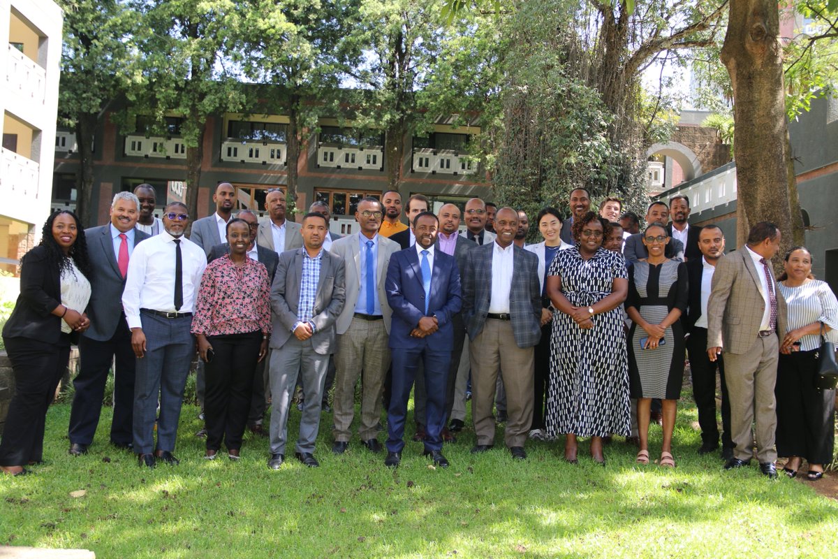 Policy Dialogue on private sector engagement in Ethiopian healthcare convened by @AHOPlatform, @FMoHealth, @WHOAFRO & @WHOEthiopia to foster discussions, networking & strategic collaborations to enhance healthcare systems & services through effective public-private partnerships.