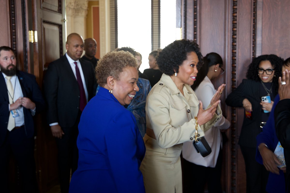 RepBarbaraLee's tweet image. #Shirley is officially out on @Netflix today!🎥

Shirley Chisholm was more than a mentor to me. She inspired me to live a life of service, fearlessness, &amp;amp; dedication to justice &amp;amp; equity. It was a privilege to be a part of this film, &amp;amp; I thank all who helped tell Ms. C's story.🙏🏾