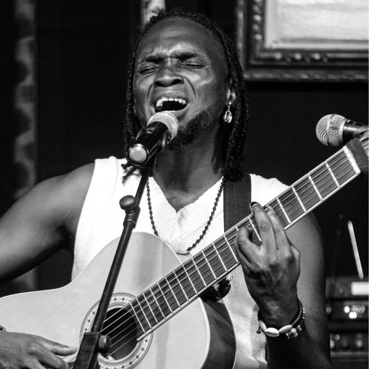 yaoundemusicexp's tweet photo. Yves Lenoir sur la scène du #YAMEX2024
📸 Daniel Durand by Christian Yene Photography
#YaoundéMusicExpo #Unesco #Yaoundé #Cameroun #Yamex4 https://t.co/FhG8RBRFh6