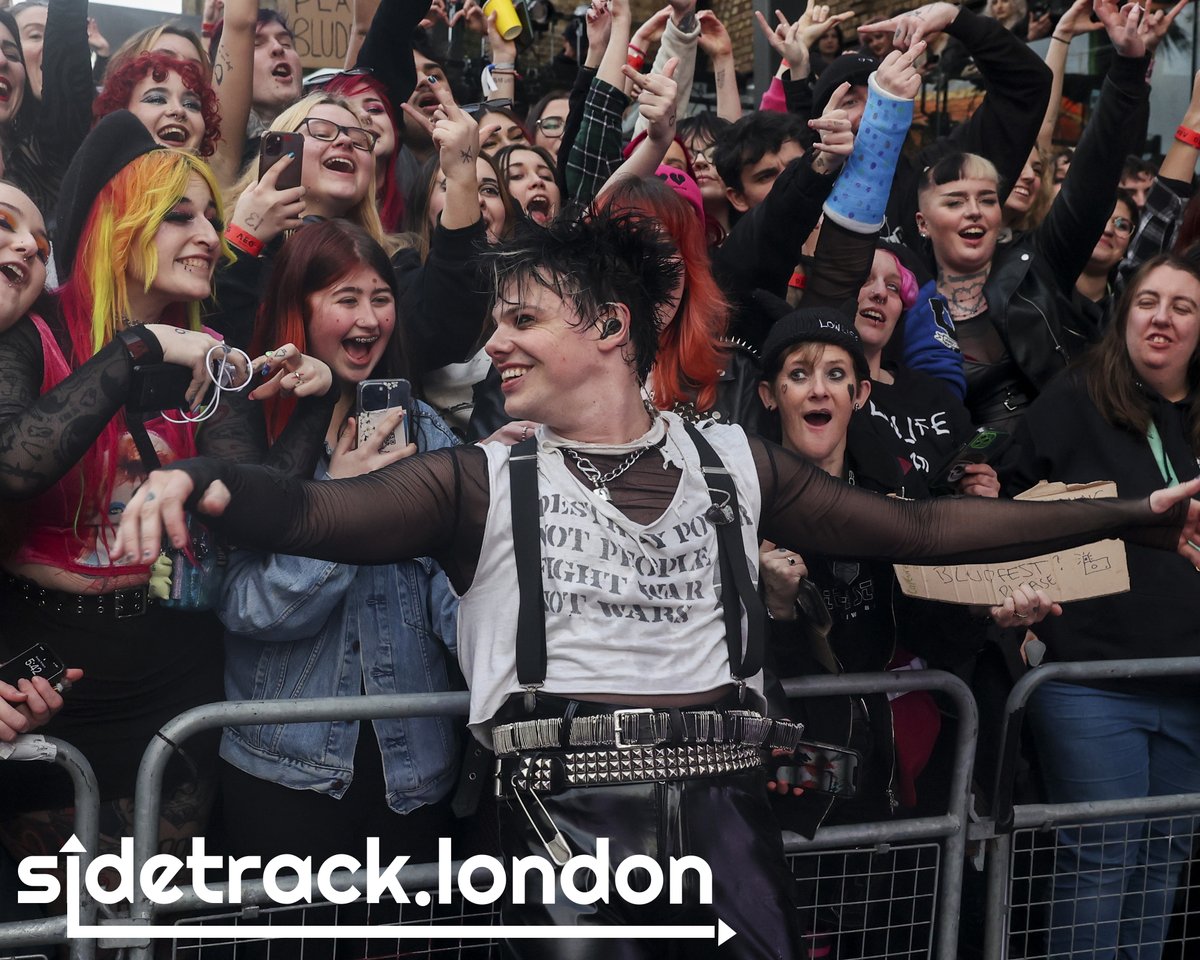 🎵#LondonGig: YUNGBLUD performs in #CamdenMarket to announce the launch of his new music festival #Bludfest @yungblud #yungblud @dawbellpr #gig #music #londonmusic #concert #londonconcert #musicphotography #gigphotography #band #camden #camdentown #london