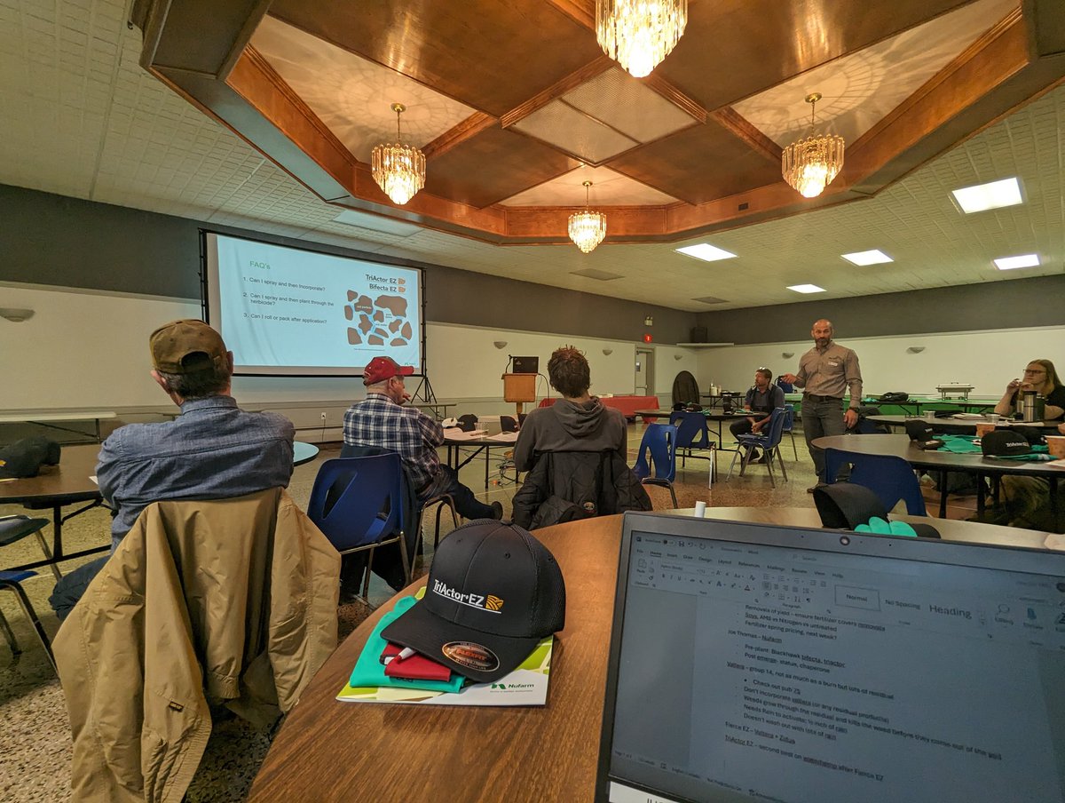 JennHowson's tweet image. Great meeting with @NufarmCA in Tilbury this morning for our IP bean producers!