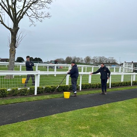 For #GroundsWeek we'd like to extend a huge thank you to our incredible Grounds Team who without them racing wouldn't be able to go ahead 👏👏 @TheRCA @thegma_