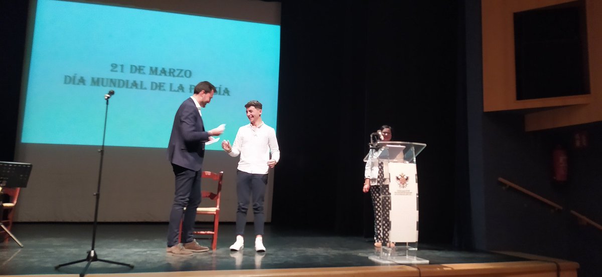 Esta mañana hemos disfrutado con la poesía recitada por jóvenes en el II Certamen de Declamación organizado por el IES La Jara de Villanueva de Córdoba. Una delicia. Espero que desde el jurado hayamos sido justos 😅