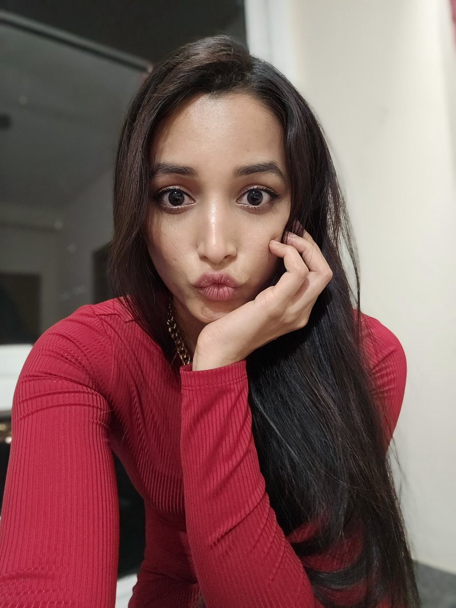 SrinidhiShetty7 tweet picture