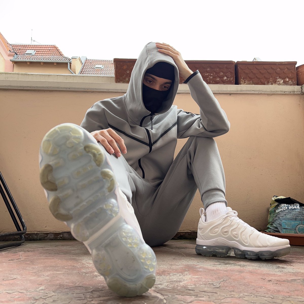 _MASTER_DAMIAN_'s tweet photo. Another day and another tech fleece… 😈🩶 https://t.co/3ZqOHLsXov