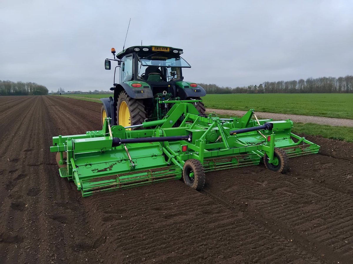 Triple Bedformer out working this week in Bedfordshire. Thanks to F B Parrish for the photo #farming