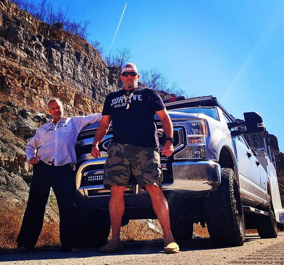 Good Morning Wild People from <a href="/ejsnyder333/">E.J. Snyder</a> and <a href="/TARZANofLA/">Gary Golding</a> #WildKentucky #Adventure rolling on! Drone Down! Trailer Fender Gone! Gary's Glasses MIA! BUT... WE made it to Bowling Green for the #kentuckysustainable #Festival Tickets Only $25 thru Friday with Promo Code email25