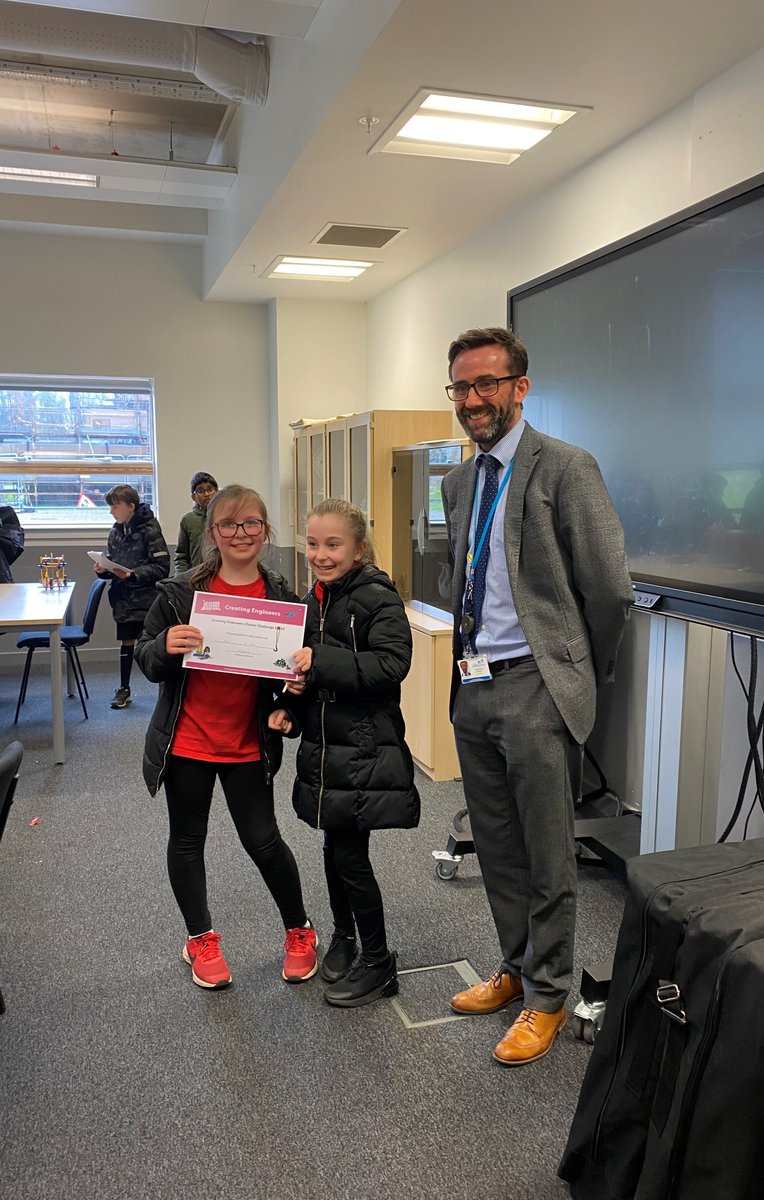CrookfurPrimary's tweet photo. Well done to our P6 pupils who showed excellent teamwork and problem-solving skills whilst taking part in @GlasgowSciFest Cluster Challenge yesterday. All of the designs were fabulous! https://t.co/3jbSEL1xwP