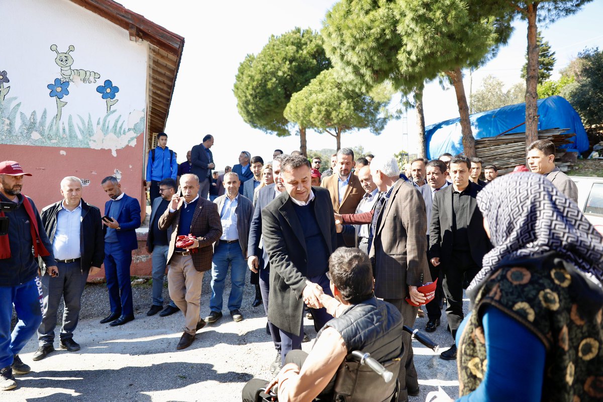 AdemMuratYucel's tweet photo. 📍İshaklı Mahallemizdeyiz!

Cumhur İttifakı İlçe Başkanlarımız, Meclis Üyesi adaylarımız ve ekiplerimizle birlikte İshaklı’da hemşehrilerimizle bir araya geldik. 

Bizleri güler yüz ve samimiyetle karşılayan, destekleriyle gücümüze güç katan başta Mahalle Muhtarımız Rasim Okyanus olmak üzere bütün İshaklılı vatandaşlarımıza şükranlarımı sunuyorum. 

Alanya’mıza ve İshaklı’mıza bu hizmetin dahası var!