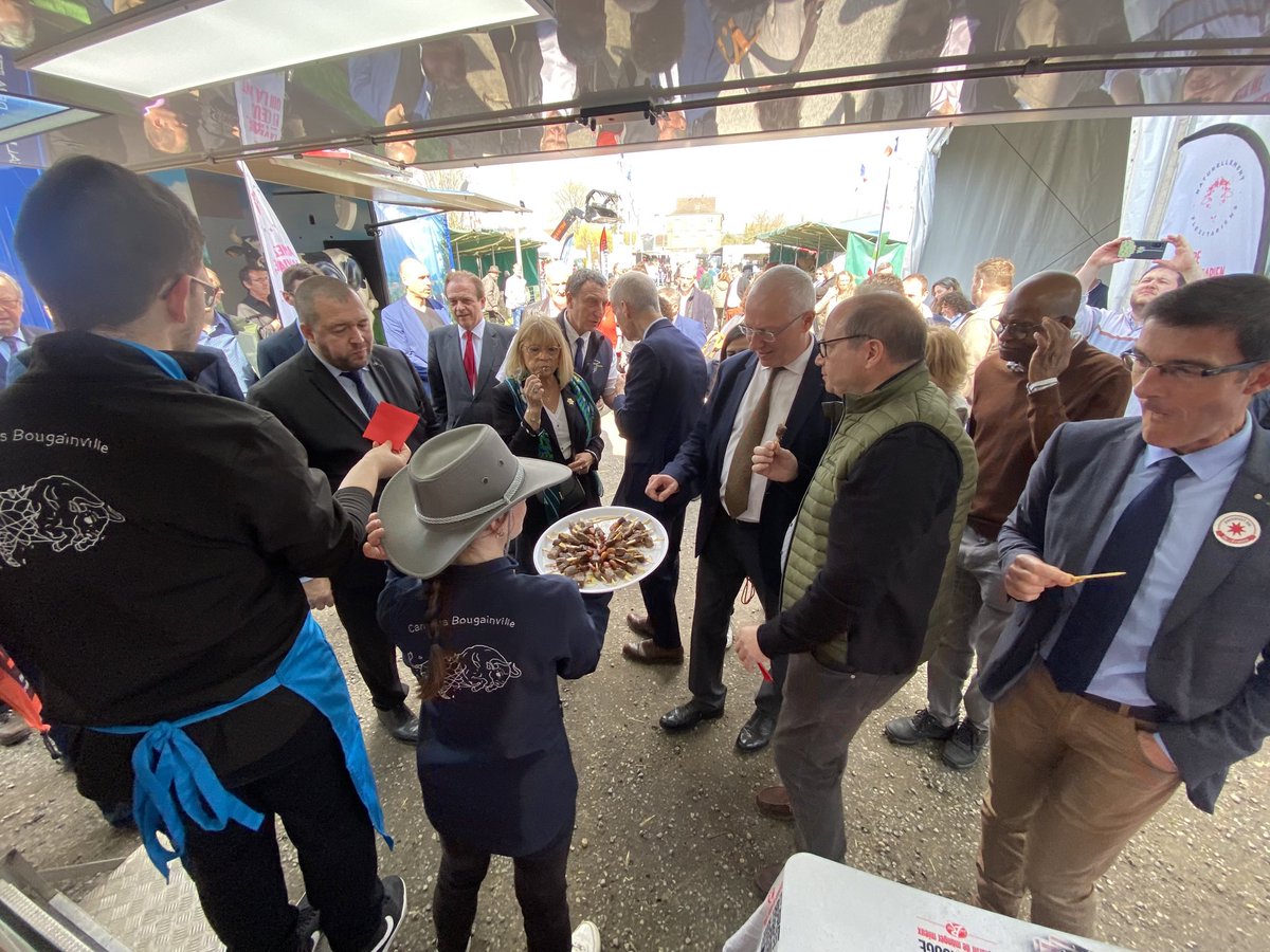 Rencontre de notre président <a href="/dumasjeanraymo1/">DUMAS Jean-raymond</a> et vice-président <a href="/DufourPhilipp11/">Dufour Philippe</a> avec la délégation officielle et échanges avec la Maire <a href="/Coulommiers_77/">Ville de Coulommiers</a> , le préfet <a href="/Prefet77/">Préfet de Seine-et-Marne</a> <a href="/ggomez_chef/">Guillaume Gomez</a> et le Ministre <a href="/franckriester/">Franck Riester</a> pour affirmer la position d’<a href="/Interbev_fr/">Interbev</a> sur le CETA