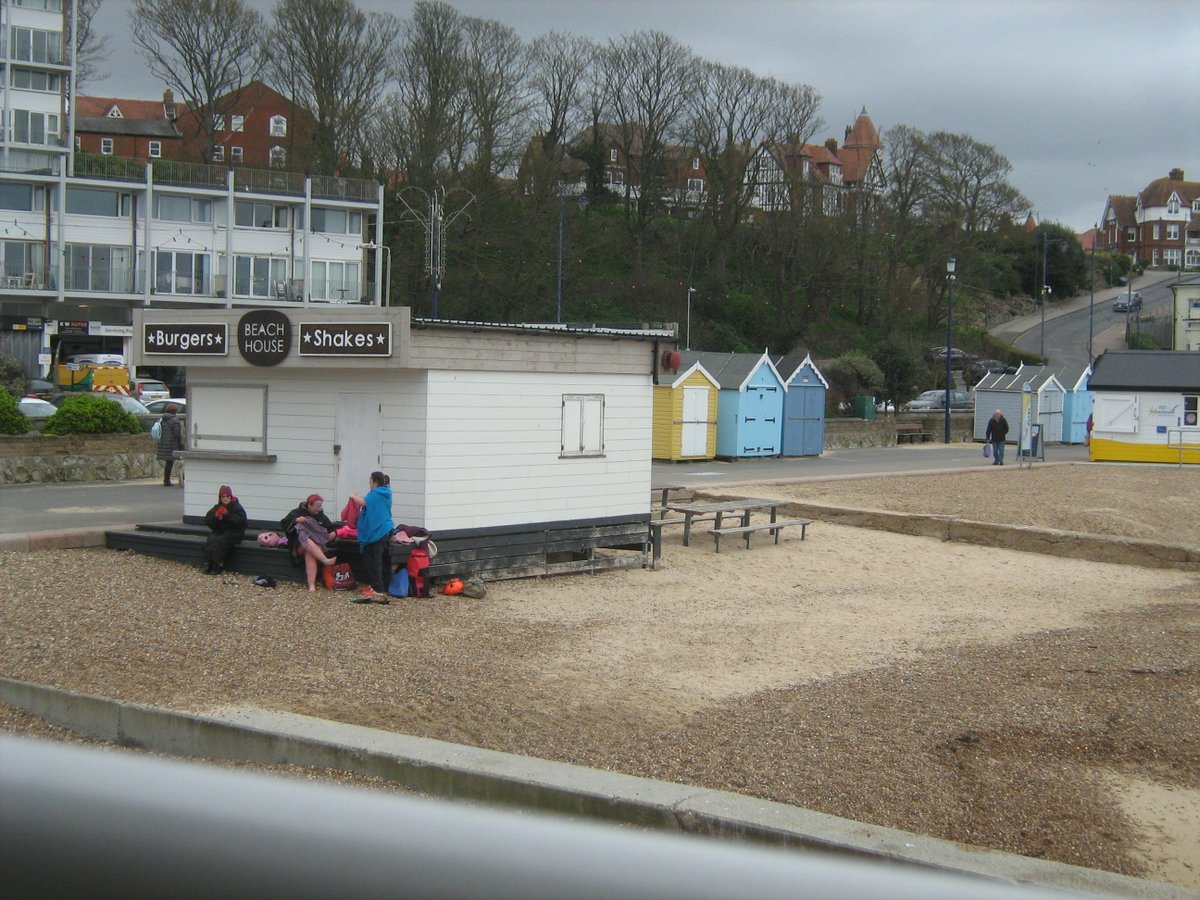 jonnyald's tweet photo. down at Felixstowe beach #onthepier #calmseas #cooltemp #beachgoers #lifesgreat #suffolk #coast https://t.co/qjW52PTcvA
