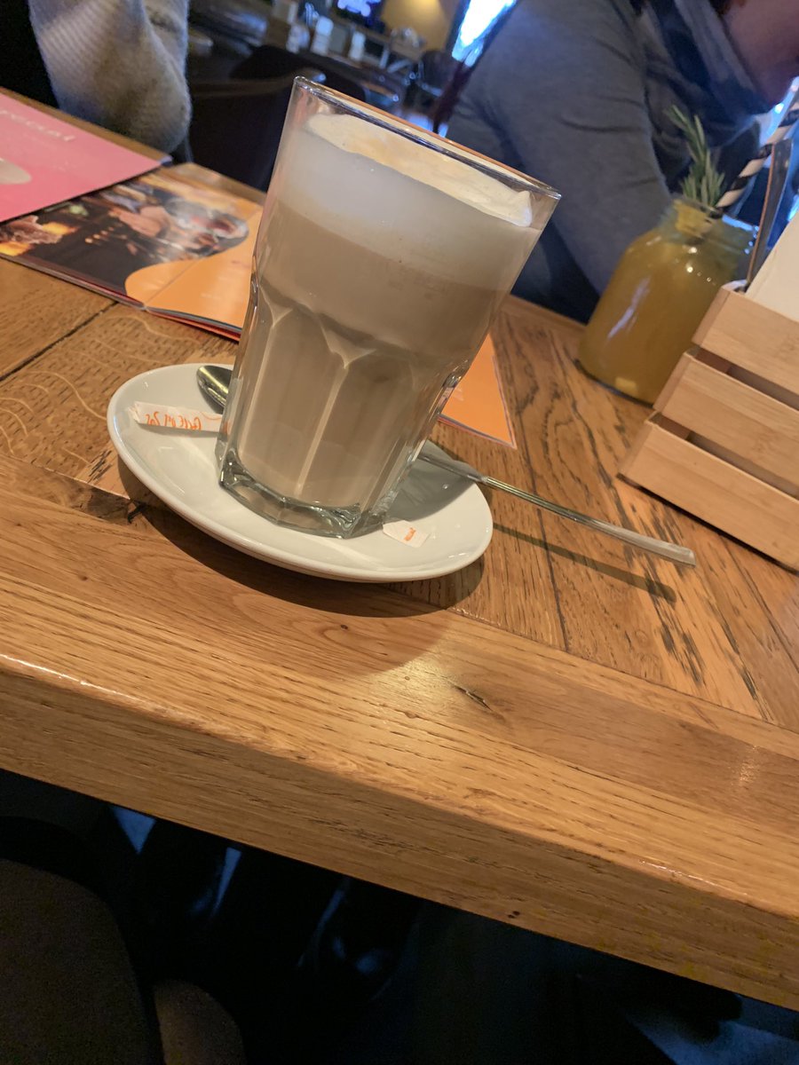 NxExNxi's tweet photo. Teambesprechungen können so nützlich sein, bei mir bleibt die Küche daheim heute kalt 🥘 

Magen voll geschlagen, Fusseln an der Schnute, Wochenende kann beginnen das Wesen Neni hat Feierabend 👍🏻

#cafedelsol #FridayFeeling #Feierabend https://t.co/Q7QYeWZilD