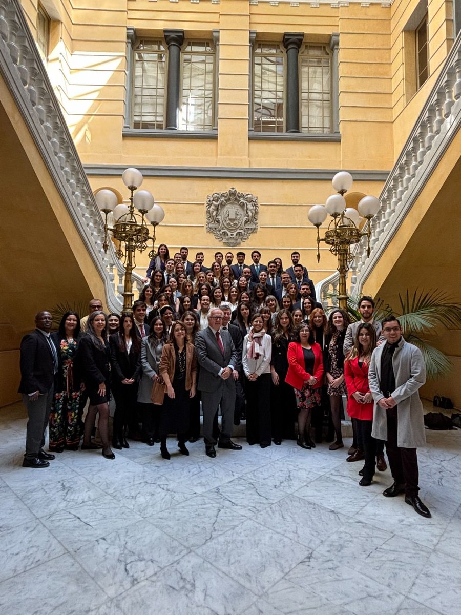Esc_Judicial's tweet photo. Hoy nos ha recibido @colnotaris y hemos podido, una vez más, conocer el trabajo de los #notarios y #notarias y cómo puede ser útil en muchos de los asuntos que se ven en las oficinas judiciales. #Gracias por la acogida. #74Promoción #FJE @PoderJudicialEs https://t.co/jojubALtJV