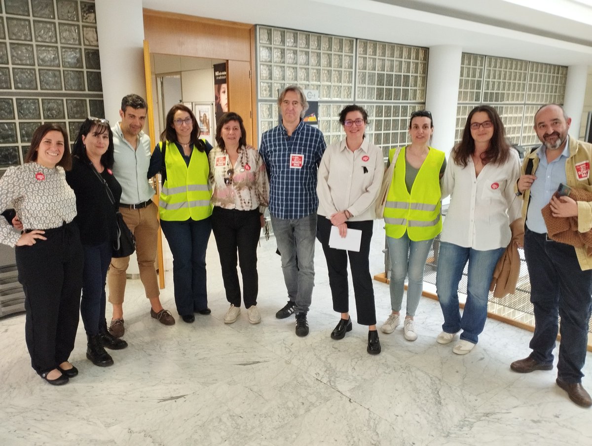 Unión y solidaridad de l@s trabajador@s ante los despidos. 

Que 130 sean despedidas es una catástrofe sin paliativos, pero hubiera sido peor sin el comité de empresa y la plantilla que han peleado por mejorar las condiciones y han conseguido sacar del <a href="/EREenSM/">EREenSM</a> a 60 personas.