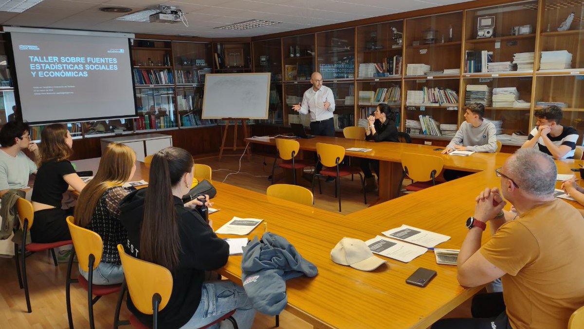 IAEST's tweet photo. #Colaborando con la #Universidad
Alfredo Peris, Director del @IAEST, ha impartido un TALLER SOBRE FUENTES ESTADÍSTICAS SOCIALES Y ECONÓMICAS a alumnos del Grado en Geografía y Ordenación del Territorio de la Universidad de Zaragoza.
#IAEST #estadística #unizar #geografía https://t.co/P7nfUPGFWJ