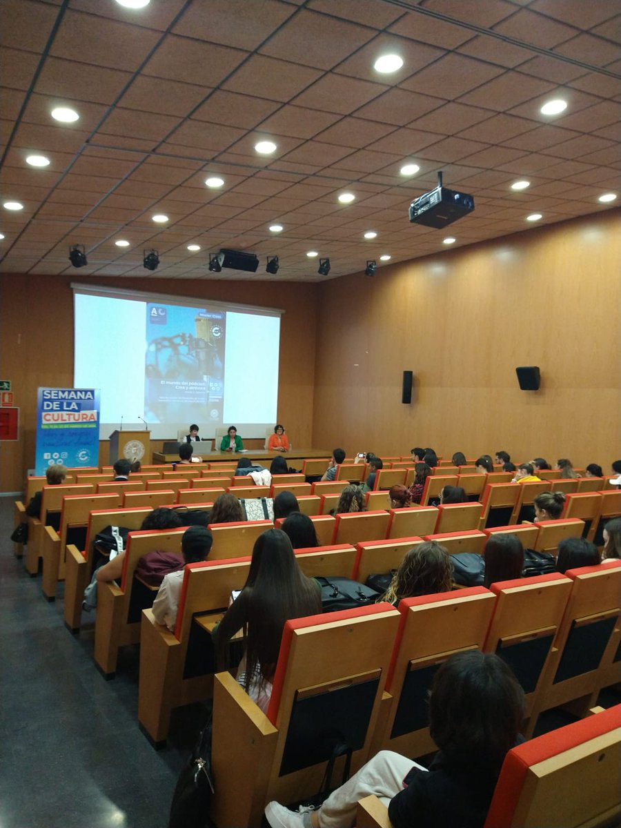 Genial las charlas de <a href="/MartaGNavarro/">Marta GNavarro</a> sobre creatividad y pódcast. Deseando que vuelva a <a href="/ualmeria/">Universidad de Almería</a> <a href="/ualescultura/">UALesCultura</a>