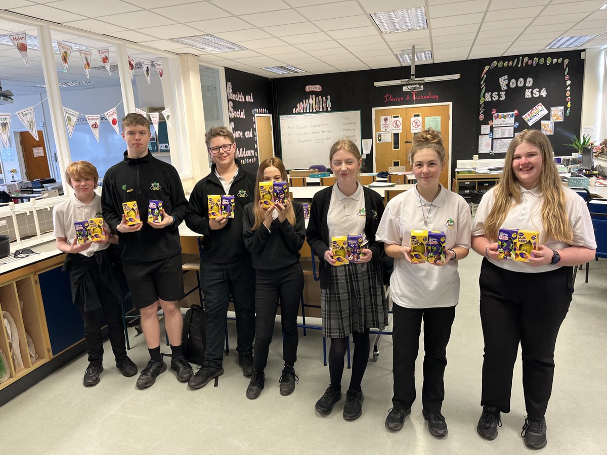 Thank you to Richard Lloyd, Saltney Town Councillor for the monetary donation to the students for their hard work during the community event on Wednesday. The donation was used to buy them all Easter eggs