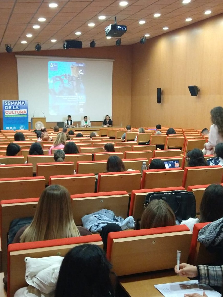 emisoraUAL's tweet image. Genial las charlas de @MartaGNavarro sobre creatividad y pódcast. Deseando que vuelva a @ualmeria @ualescultura