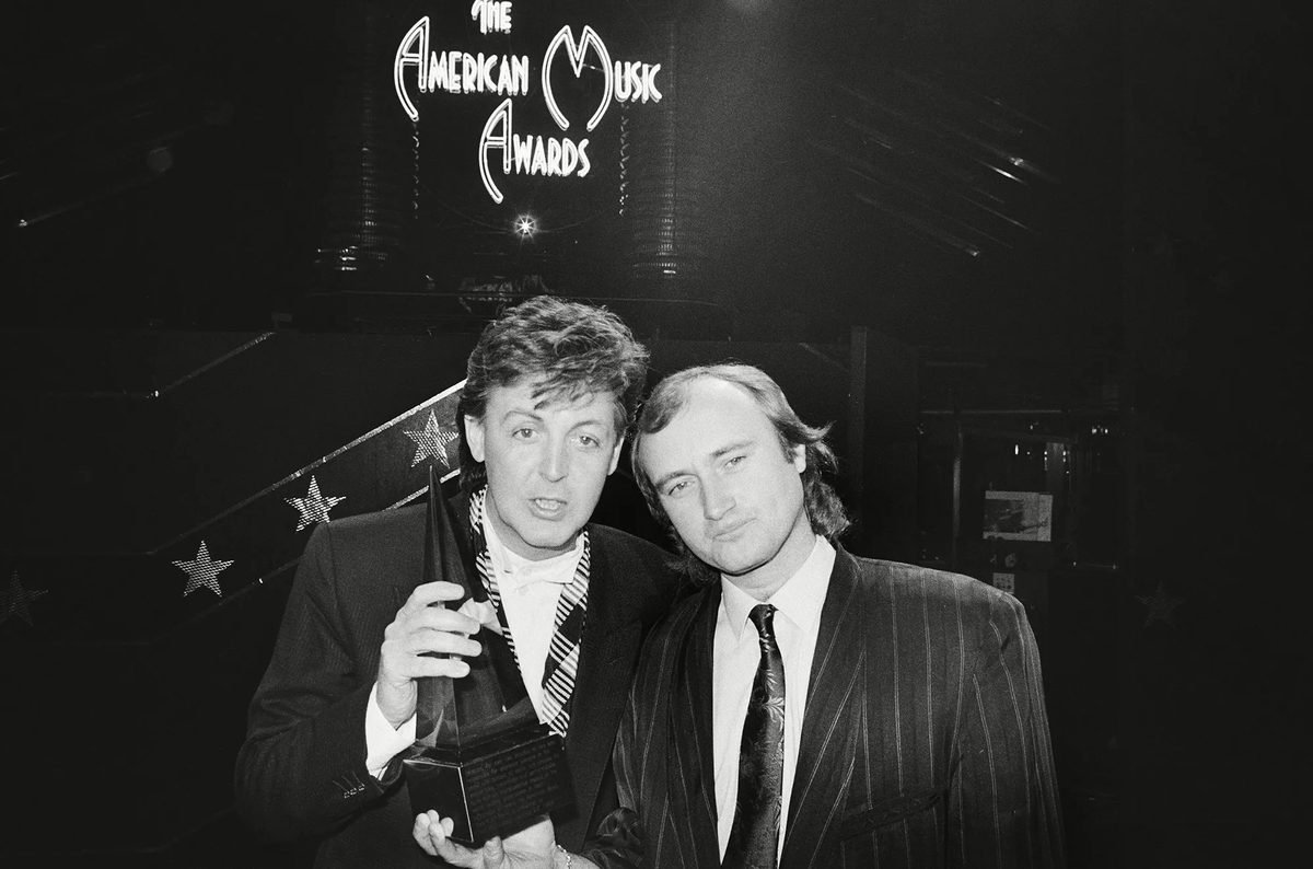 Phil with Paul McCartney at the American Music Awards in 1986 📸 Alan Davidson