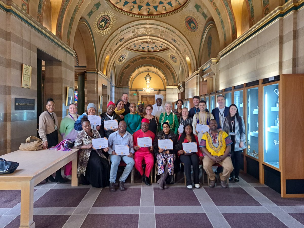 It was a terrific morning where the @LordMayorLeeds and @PaulMoneyQPM presented certificates to people who completed the @LeedsMap training @ComptonCentre. Thank you so much!