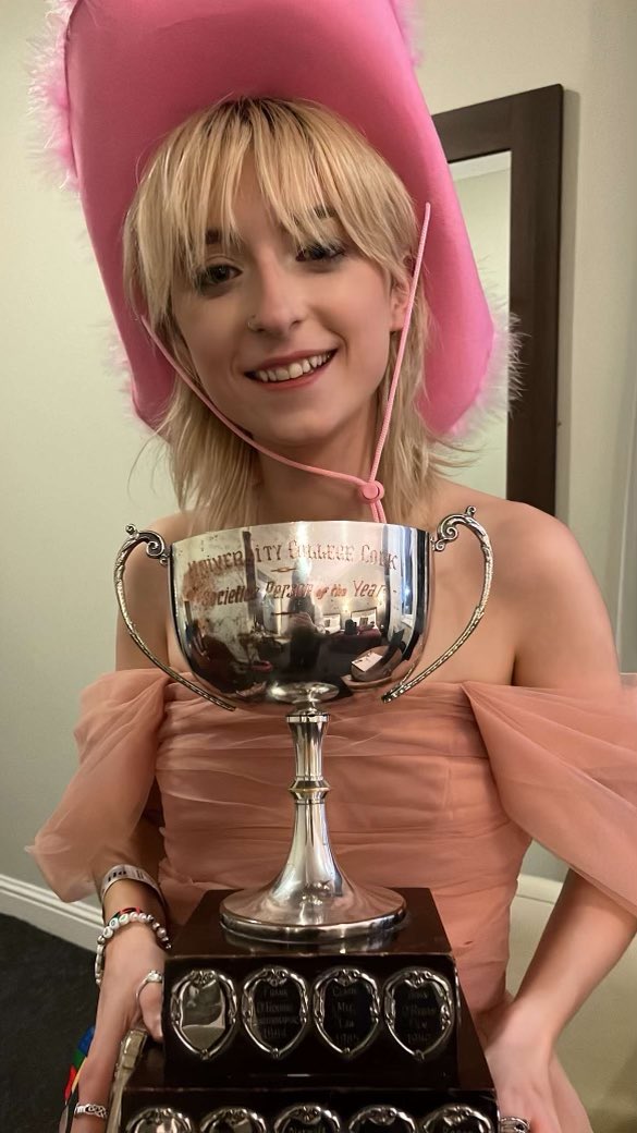 Huge congratulations to Quercus Active Citizenship Scholar and @CACSSS1 student @eimneville who last night won @UCCSU Societies Person of the Year!!