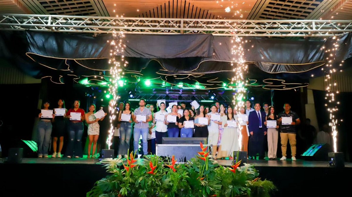 oscaropa's tweet photo. En la Jornada de Inducción Semestre A-2024, el #RectorUNIPAZ, junto a los directores de Escuela, hizo entrega de un reconocimiento a los mejores promedios académicos en el semestre B-2023.
Felicitaciones por el compromiso, responsabilidad https://t.co/dGiSyoZUrD