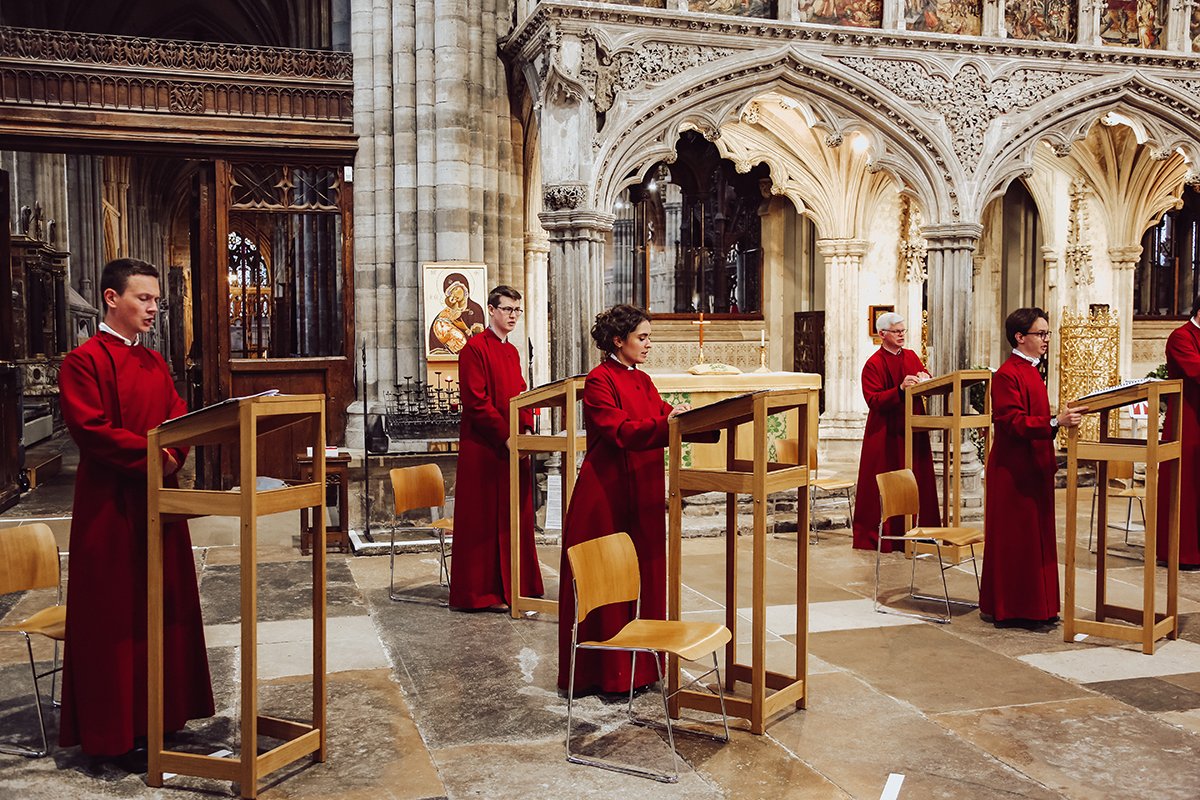 Discover the exciting opportunity to sing alongside the Choristers & Lay Vicars at #ExeterCathedral with a choral scholarship. Former Exeter Scholars have gone on to full-time singing careers with some of the country’s leading ensembles. Apply now at bit.ly/ec-choir.