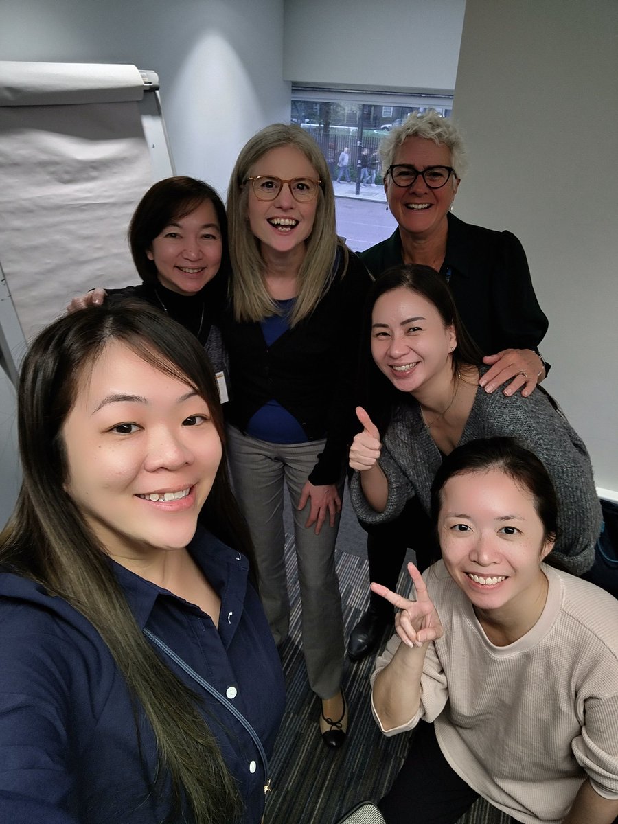 I have the BEST job! Hanging out with a lovely group of midwives from #Singapore ...and hearing from @jessread about the effects of #climatechange on pregnant women and how midwives can support #Sustainablehealthcare 🥰