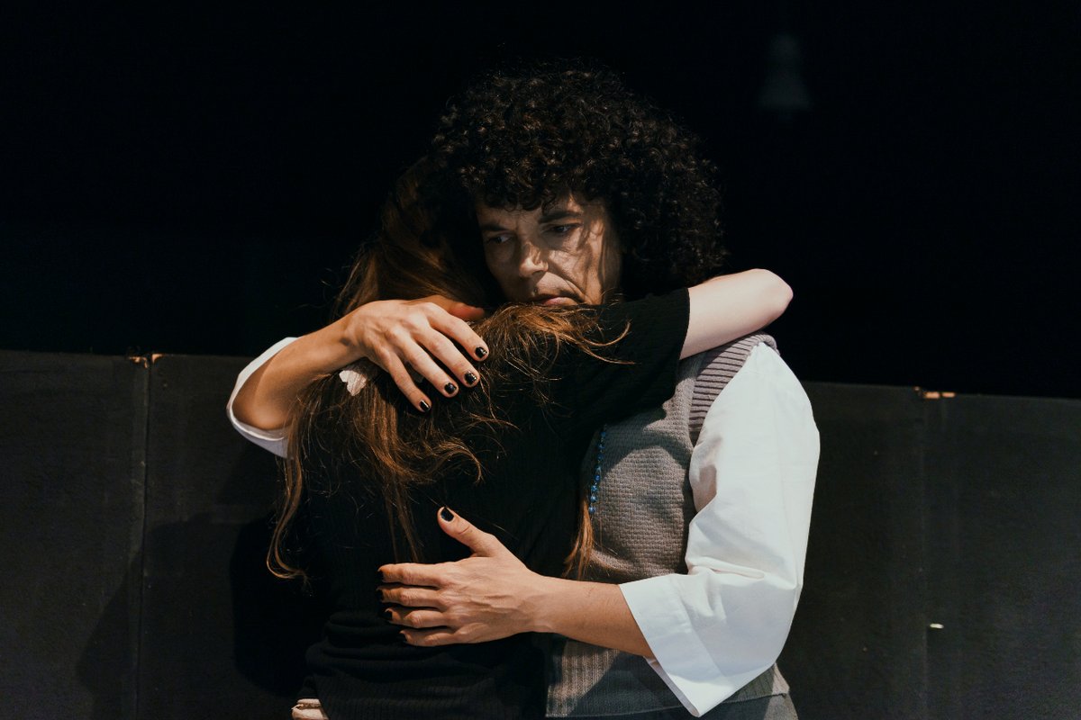 centrodramatico's tweet photo. El 26 ABR el #Dramático estrena #PrimeraSangre.🎭

#MaríaVelasco invoca a una niña asesinada en los 90 y obliga a la reflexión en torno a los abusos sobre la infancia que se escriben en el cuerpo de las mujeres.

🗓️ 26 ABR – 2 JUN
📍 Teatro Valle-Inclán
➕ https://t.co/o7FbOykK1H https://t.co/yytK7puR4A