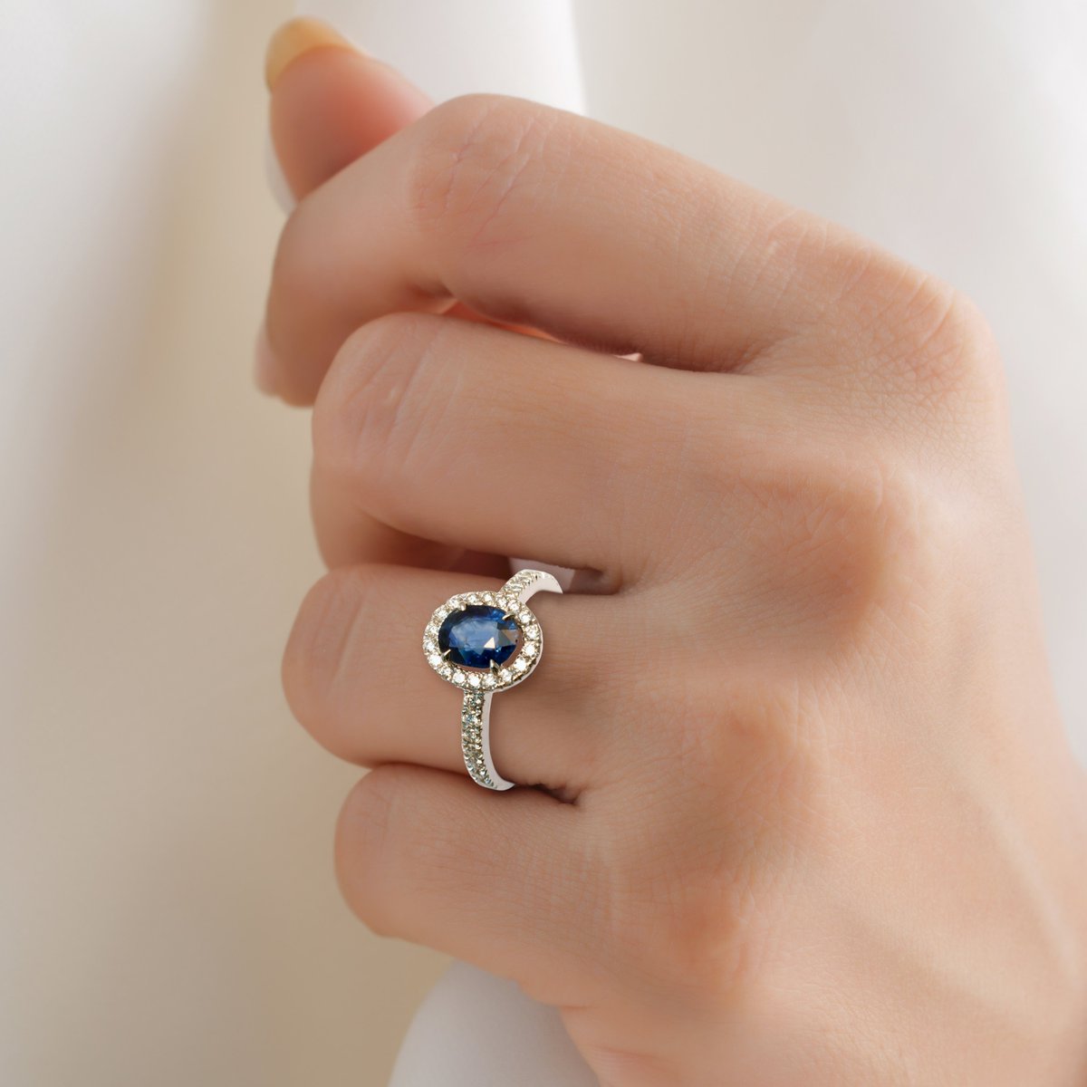 jordanjoyeros's tweet photo. Clásicos con los que siempre acertar.
#JordanJoyeros #diseñadores #joyería #fabricantes #gemólogos #anillos #rings #oroblanco #whitegold #Diamantes #diamond #zafiro #zafiroazul #diseñamosparati #wedesignforyou
https://t.co/jJXVWbGZhB https://t.co/JaEMt66iKf