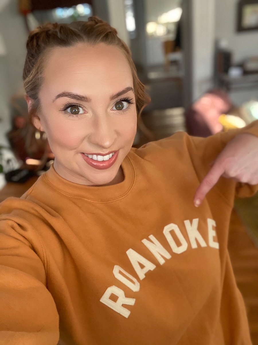 Amanda Kenney (@amanda_comms) on Twitter photo It’s been a while 💛 I’m still here and still in Roanoke with a new job and hair. But if I’m being honest, I only opened this app today to talk to <a href="/Cawley_TV/">Alex Cawley</a> 😂😂 It’s been a while 💛 I’m still here and still in Roanoke with a new job and hair. But if I’m being honest, I only opened this app today to talk to <a href="/Cawley_TV/">Alex Cawley</a> 😂😂