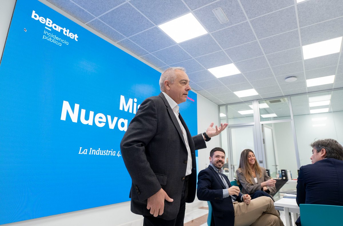 Hoy hemos invitado a la sede de beBartlet en Madrid a @pere_navarro, delegado especial de @ConsorciZF, y a @SorigueBlanca, Directora General, para conocer cómo las instituciones pueden impulsar la nueva economía impulsando la triple alianza inversores-empresas-administraciones.