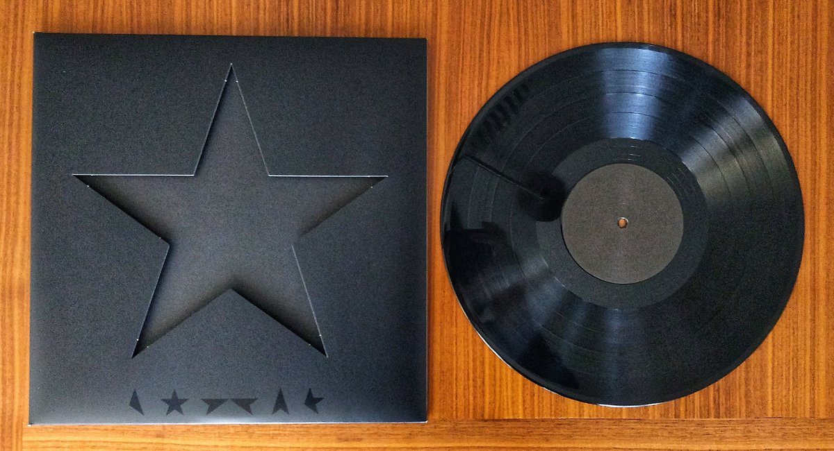 💥
#NowPlaying Blackstar (stylised as ★), the 26th and final studio album by 🇬🇧 genius singer, songwriter, musician, actor  #DavidBowie.👨‍🎤
#nowspinning #vinylrecords #vinylcollector @DavidBowieReal #vinylcollection #tonyvisconti