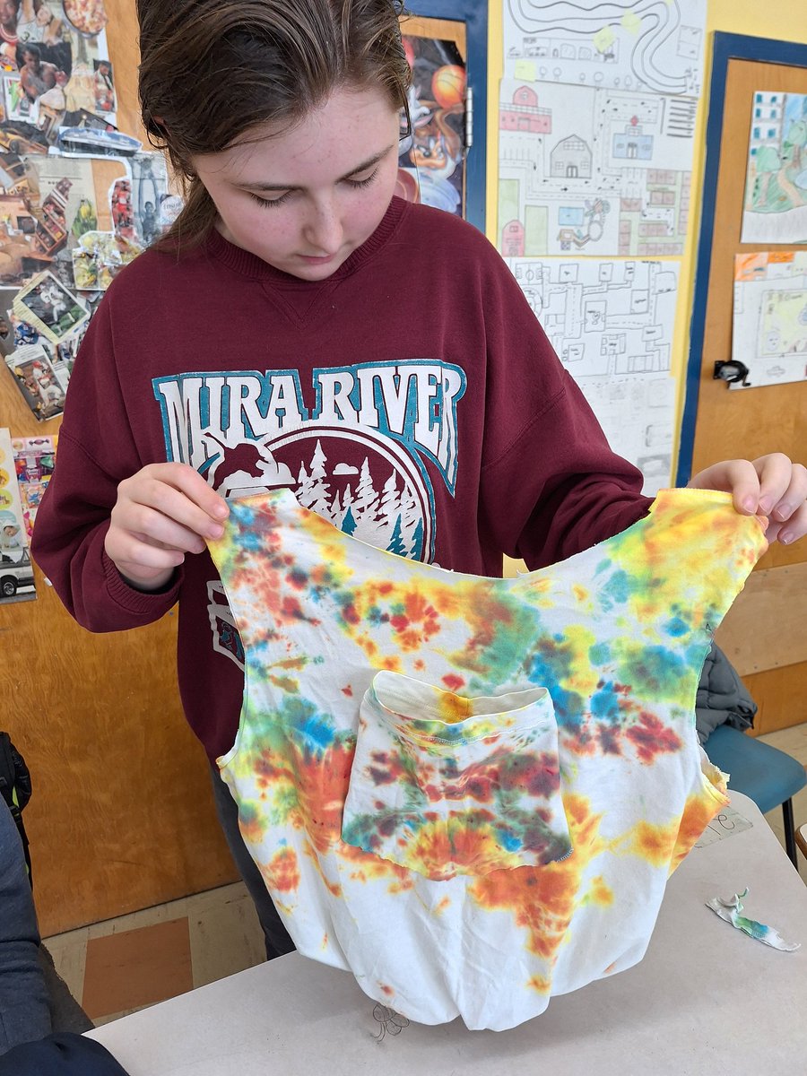 Making reusable bags in grade 8 with the Clean Foundation. <a href="/Brookevt24/">Ms.VanTassel</a> @john_high <a href="/HRCE_NS/">Halifax Regional Centre for Education</a> @HRCEHealthPromo @HRCESchoolsPlus <a href="/MsMC_Kenna/">Christine McKenna</a> <a href="/mkavogirl/">Ms. Kavanaugh</a> <a href="/MsMichelleG1/">Ms.Michelle-Dartmouth NS</a> <a href="/madame_sheppard/">JShepps</a> @Lacey_Cyr