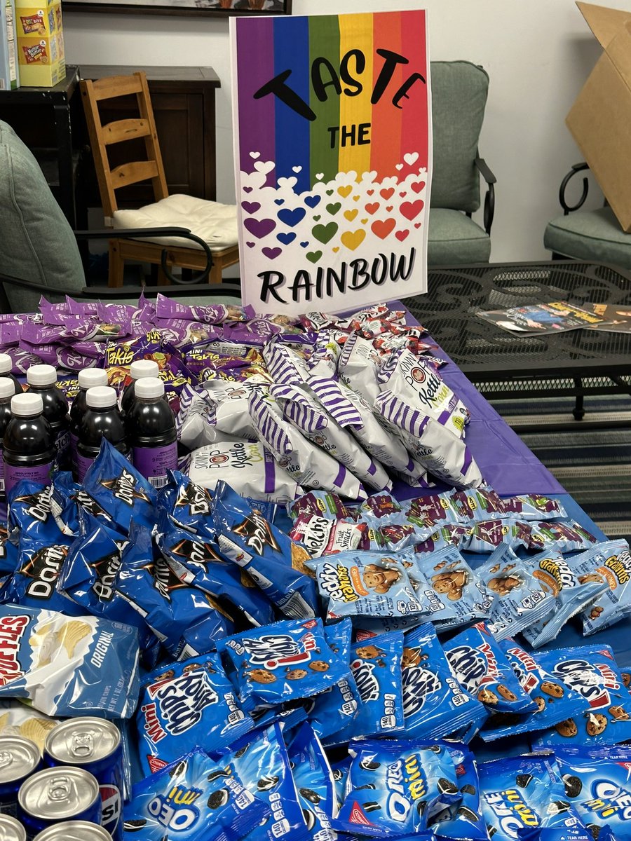 lelegway's tweet photo. Tasting the Rainbow! 🌈 Feels amazing to do things to show our instructors that they are  appreciated and loved! #cultivatingschoolculture #teacherappreciation https://t.co/JsMuJrm2ZO