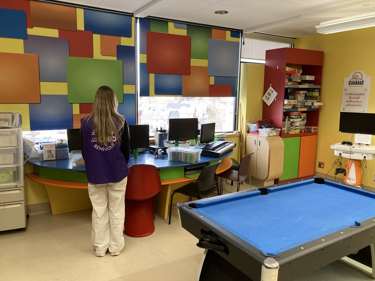 KramNottus73's tweet photo. StMatt’s Health SHSM/Co-opin action at CHEO @StMatthewOCSB @ocsbStudents @CapoOttawa @ErinBerthelot1 @MartinezVenez @jkflynn @mseducastro https://t.co/Mo648oNfWu