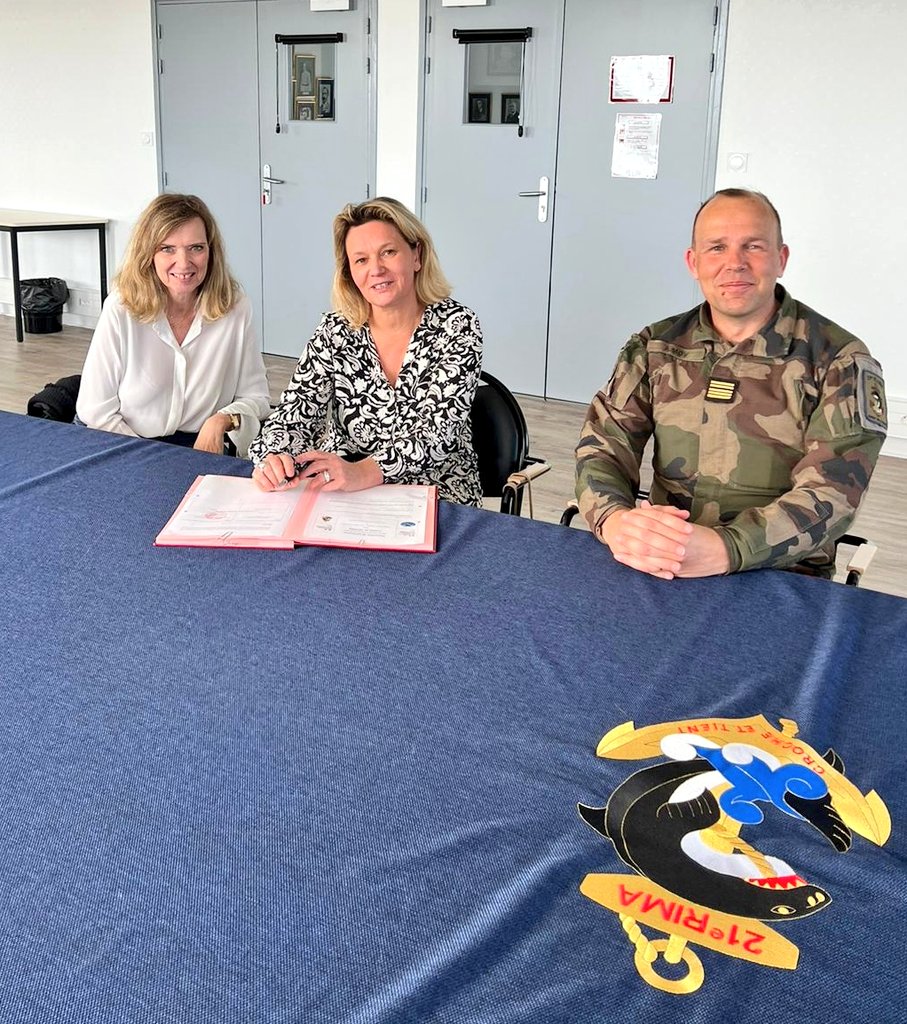 Aujourd’hui au camp Le Cocq, signature d’un partenariat avec une nouvelle classe défense, avec le collège Roland Garros de Nice ! #NosJeunesOps #ArméeDeTerre