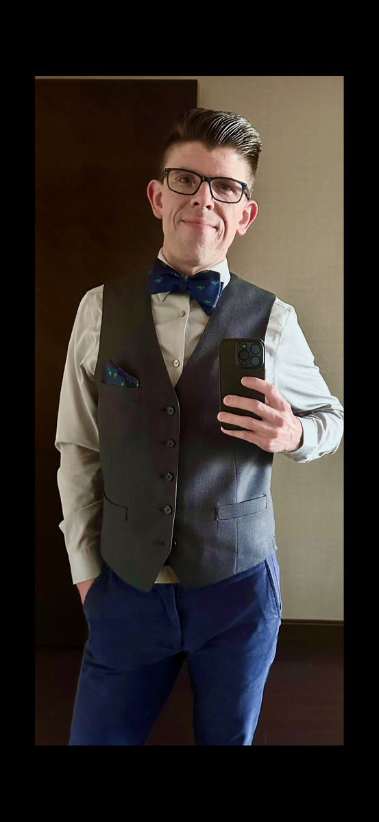 realbowtiedoc's tweet image. A special Phoenix #BowTieFriday here at @AAHPM  #hapc24 Day 2⃣ conference. Wonderful time at @GeriPalBlog #hpmparty last night with old friends and making new! @JasAWebb @kjdelay1
@MasoodPashaSyed @danieljweiner @DrRayMD @rubin_allergy @PedsTraumaMan @amarkelkar
@zachradcliffphd