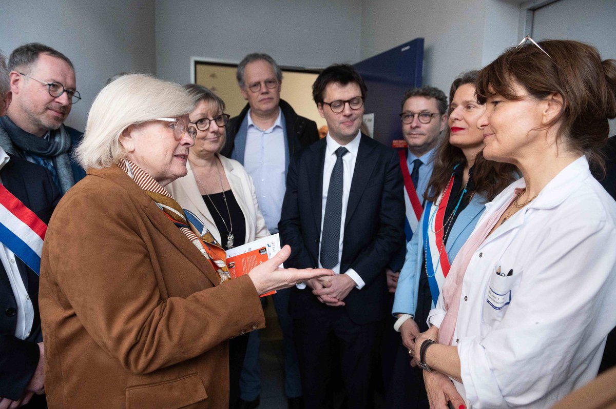 CaVautrin's tweet image. Ce matin, avec @sretailleau, en visite au @CHRU_Tours, historiquement engagé sur l’autisme grâce au travail exemplaire de la Pr. Bonnet-Brilhault et des soignants sur le dépistage.

Afin de les soutenir nous poursuivons le déploiement de notre statrégie nationale sur les troubles…