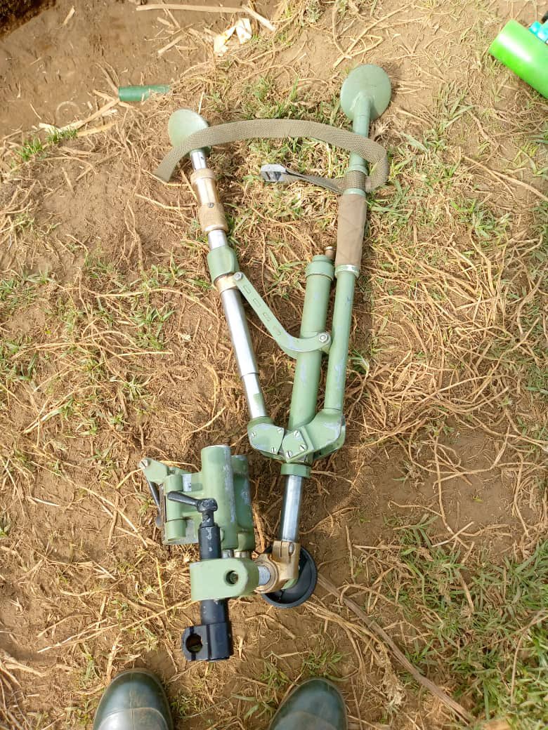 vivaafricamedia's tweet photo. 🚨🚨🚨 News Update

Des nombreux capturés, et des fuyards qui ont laissé leurs armes.

Question Tshilombo va aussi pendre les fuyards d'aujourd'hui ? J'invite les fardc qui font repli stratégique de se joindre à l'AFC M23 au lieu de se faire pendre par le jouisseur Kinois de Matonge