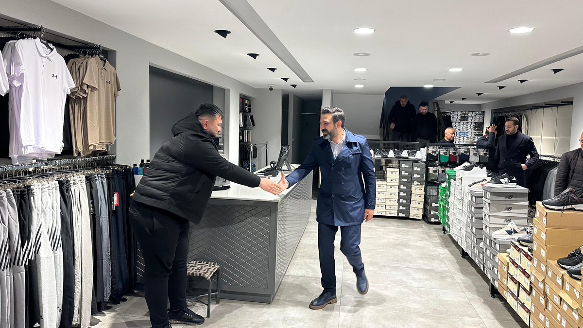 AvEkremOlgac's tweet photo. İl Başkanımız Sn @AvCanerOzturan , 
Değerli esnaf ve vatandaşlarımızı ziyaret ettik.
Bizleri güler yüzle ve güzel muhabbetle karşılayan, destekleyen tüm esnaf kardeşlerimize teşekkür ediyor, kolaylıklar diliyorum. https://t.co/yVWliUGHRF